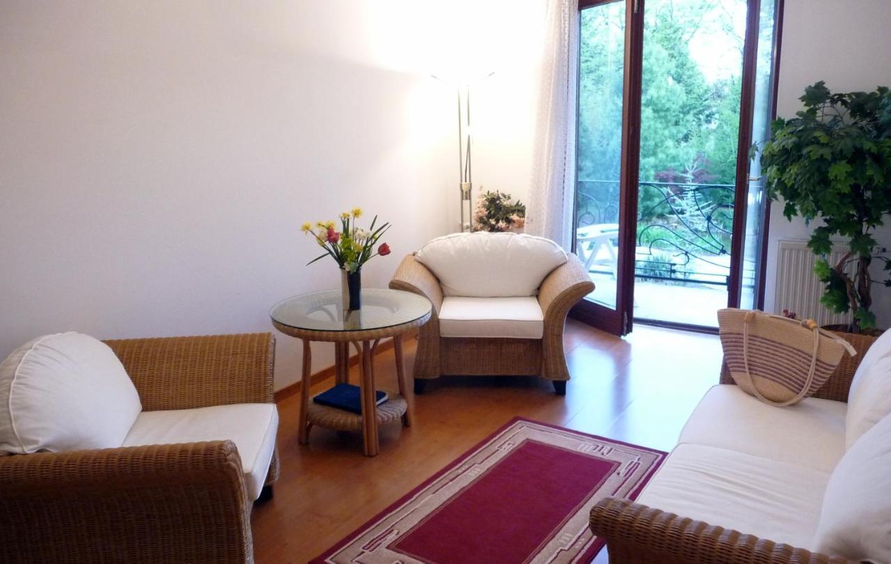 Balaton Art Guesthouse Balatonszárszó Exteriör bild