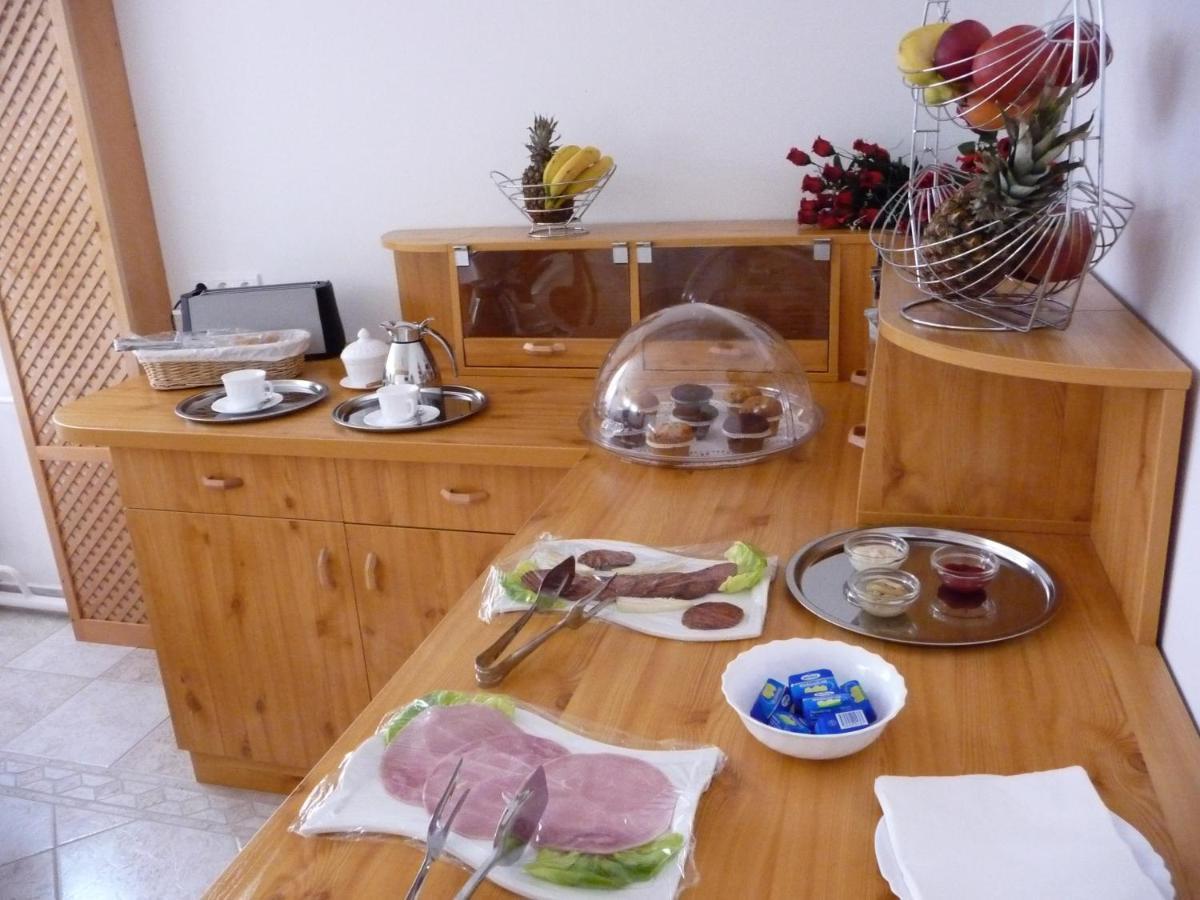 Balaton Art Guesthouse Balatonszárszó Exteriör bild