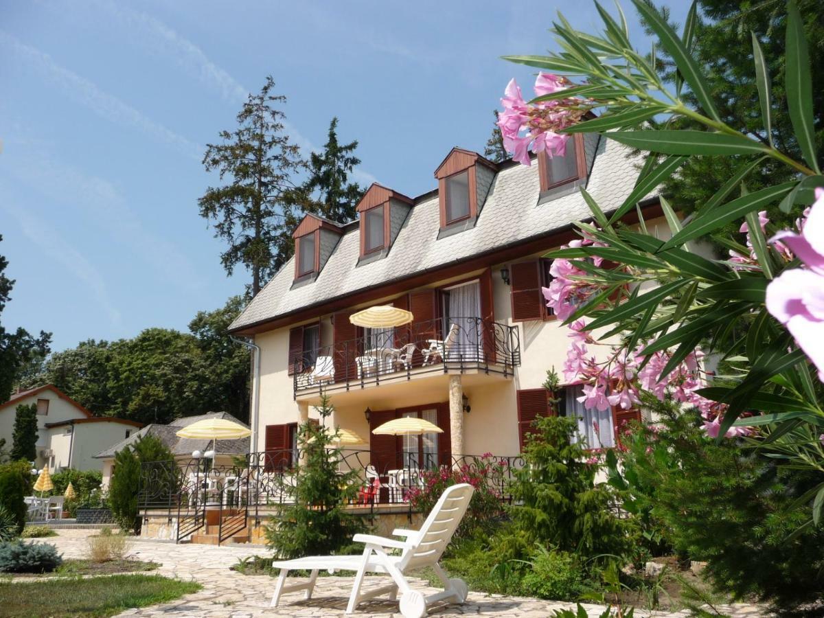 Balaton Art Guesthouse Balatonszárszó Exteriör bild