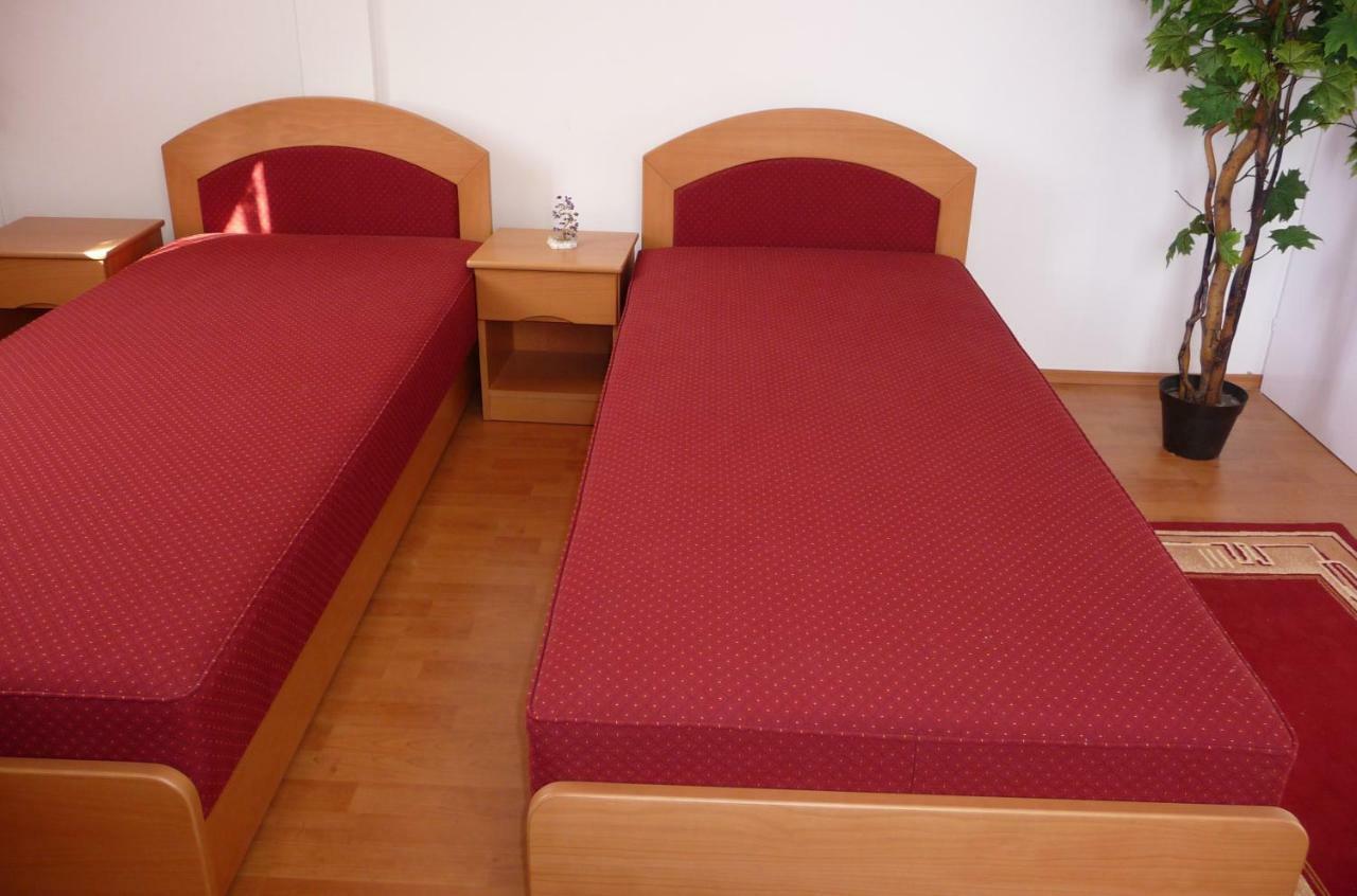 Balaton Art Guesthouse Balatonszárszó Exteriör bild