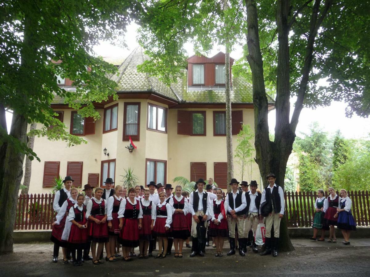 Balaton Art Guesthouse Balatonszárszó Exteriör bild