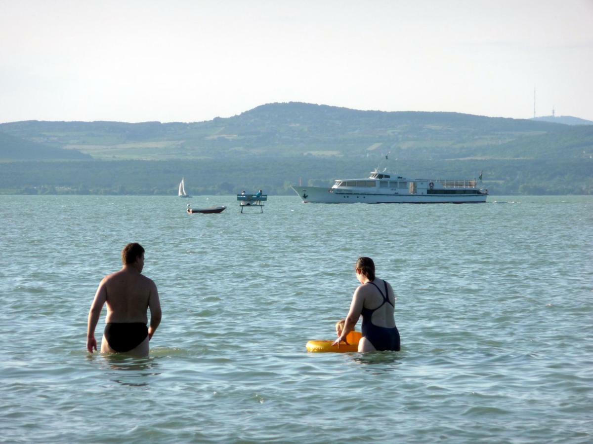 Balaton Art Guesthouse Balatonszárszó Exteriör bild